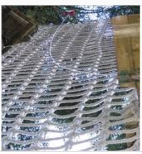 *Rede, para escalada, em corda resistente maciça, malha de 30 cm, medidas 2,5x2 M